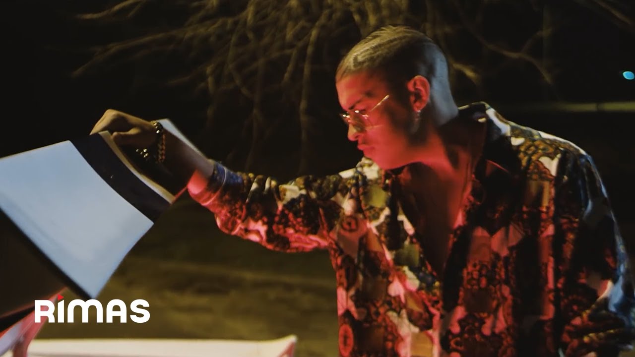 Bad Bunny - La Noche de Anoche